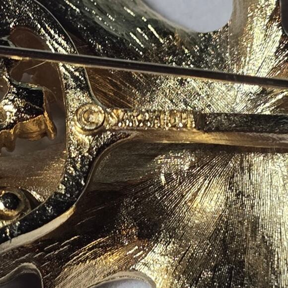 Sarah Coventry Gold Tone Rhinestone Maple Leaf Signed Brooch Pin Vintage - Picture 4 of 4